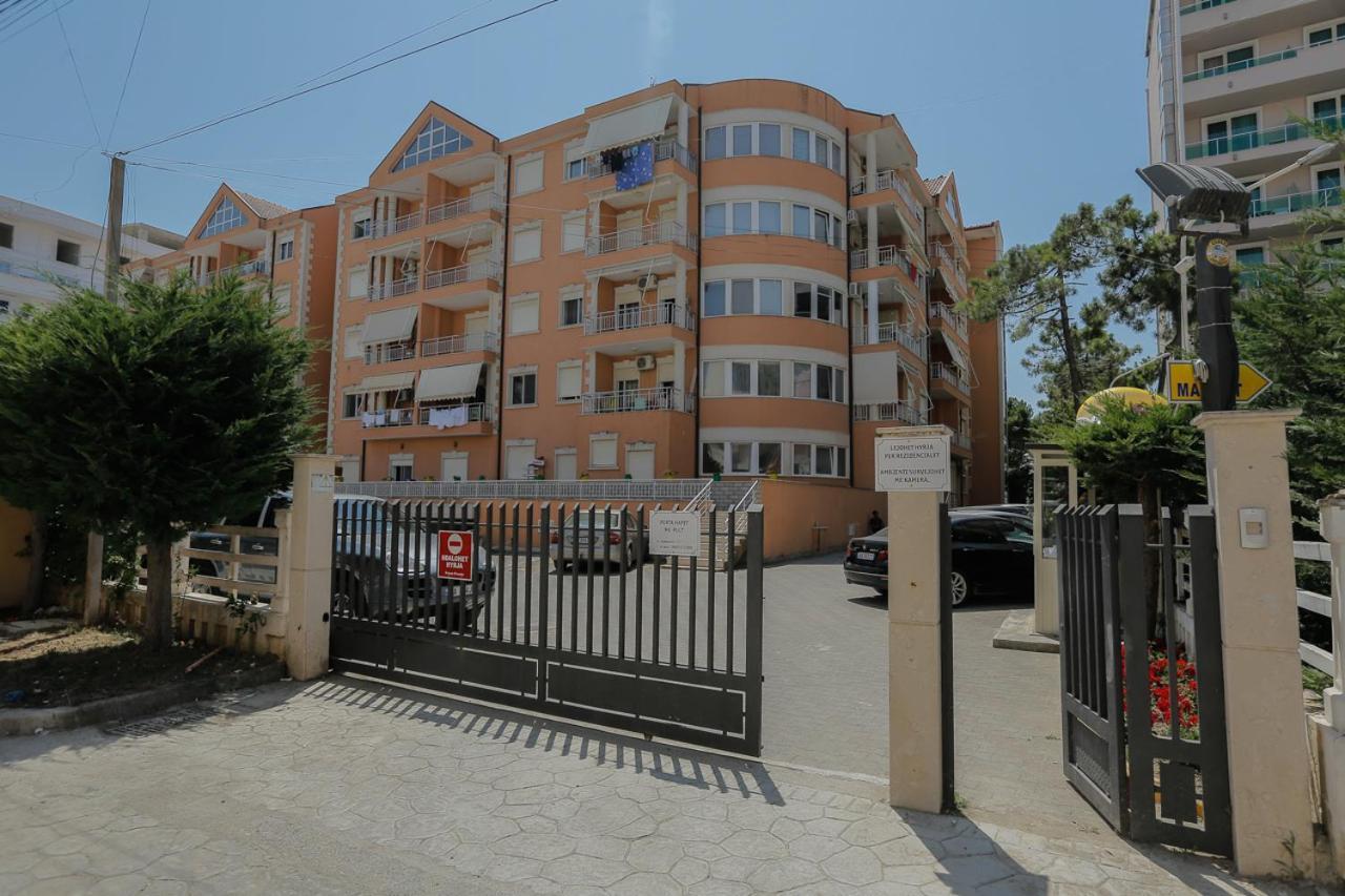 Apartment Golem  Exterior photo